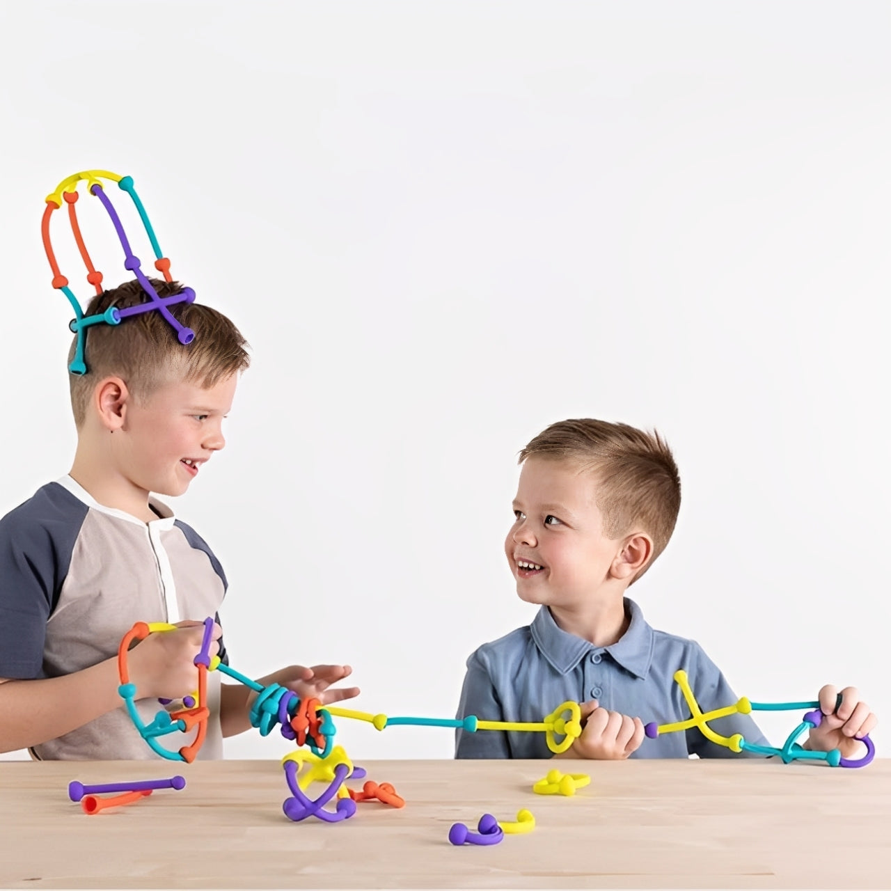 Fat Brain Plip Kit – 52-Piece Silicone Link Building Set | Bend, Twist, Create! | The Ultimate STEM Toy for Kids' Imagination